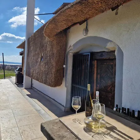 Luxury Reed House Вилла *