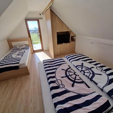 Luxury Reed House * Balatonudvari