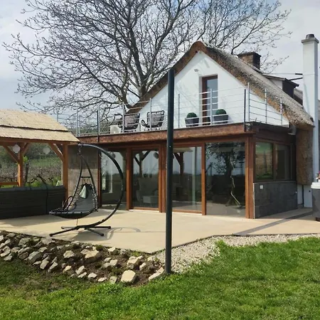 Luxury Reed House Вилла Балатонудвари