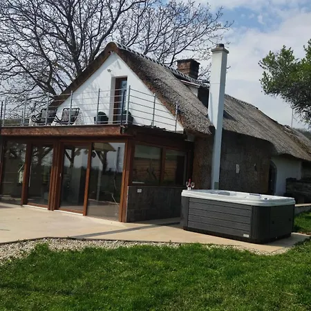 Luxury Reed House *