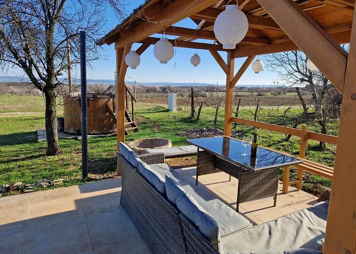 Luxury Reed House Villa *