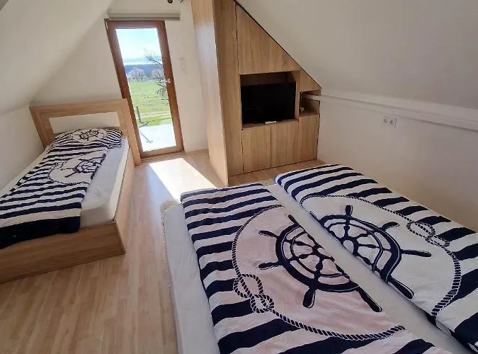 Luxury Reed House * Balatonudvari