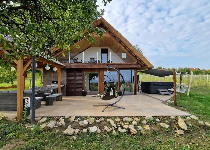 Luxury Reed House * Balatonudvari